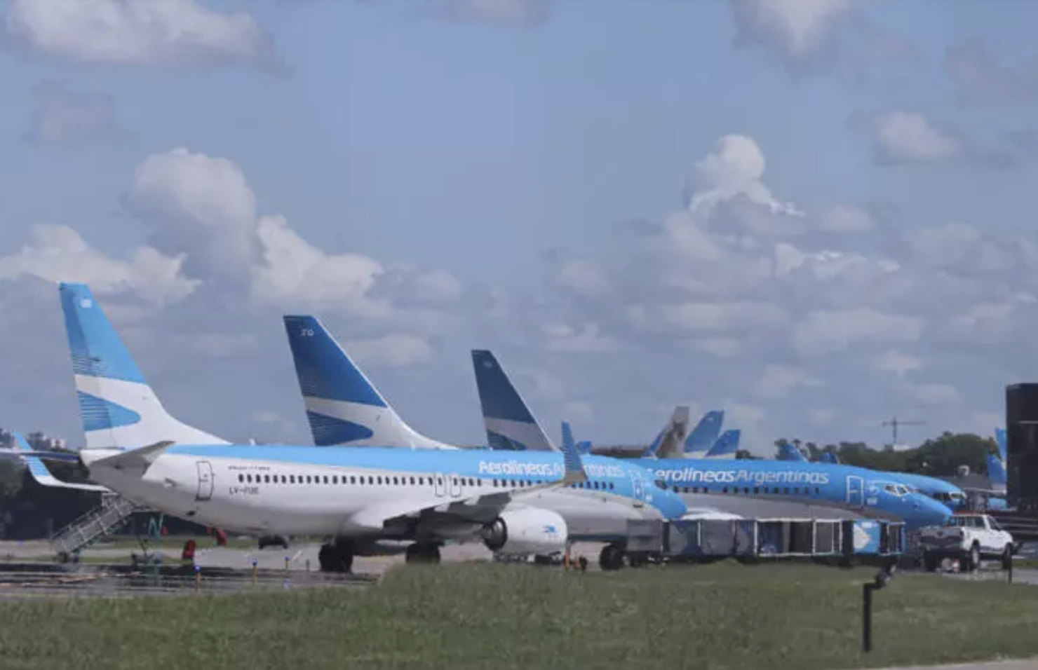 Huelgas, proyectos de privatización y un conflicto en ascenso: ¿qué pasa en Aerolíneas Argentinas?